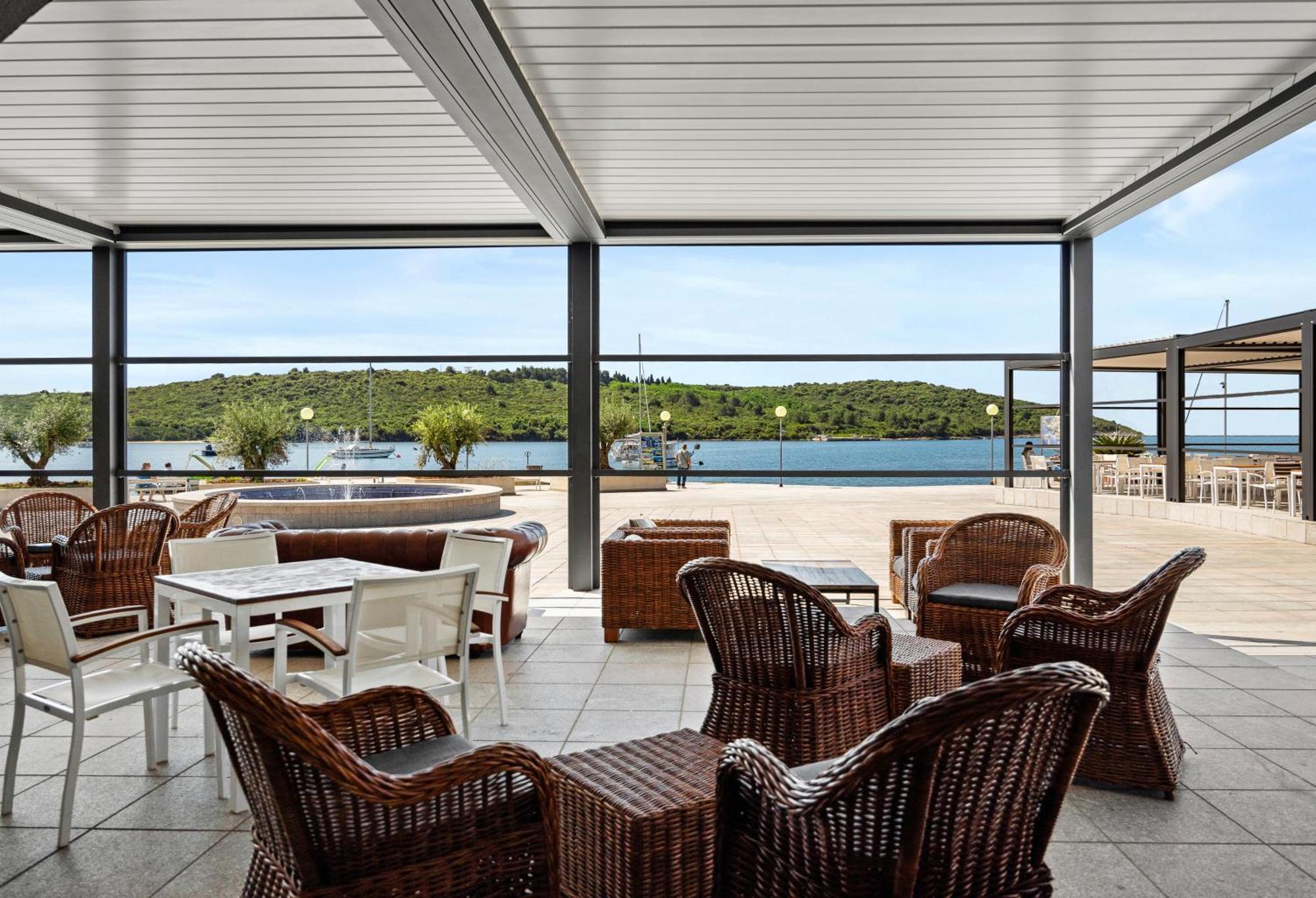 Residence Superior Del Mar Banjole Exterior photo